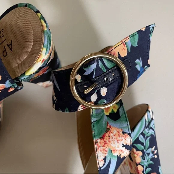 Floral Ankle Strap Heels APT 9 - Picture 4 of 7